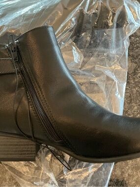 NIP Esprit Tainn Boot size 9.5 black